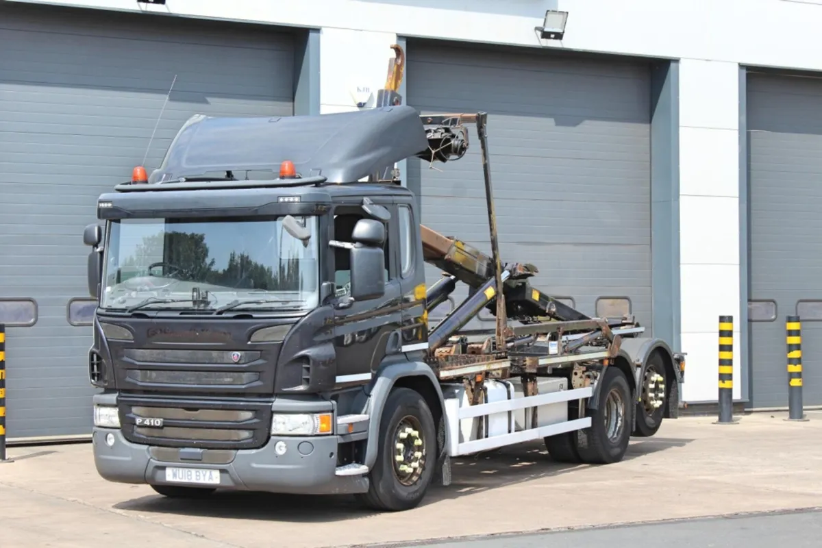2018 SCANIA P410 6X2 HOOKLOADER DRAW-BAR SPEC, - Image 3