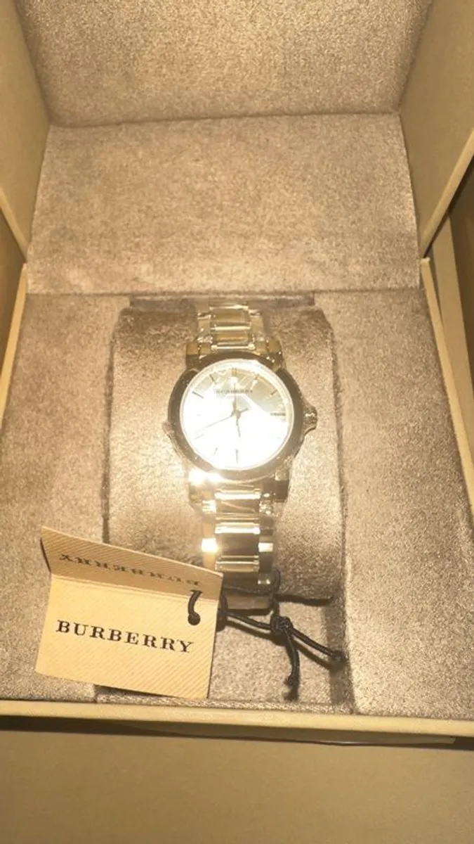 Burberry Ladies Watch, City Gold, Brand New - Image 2