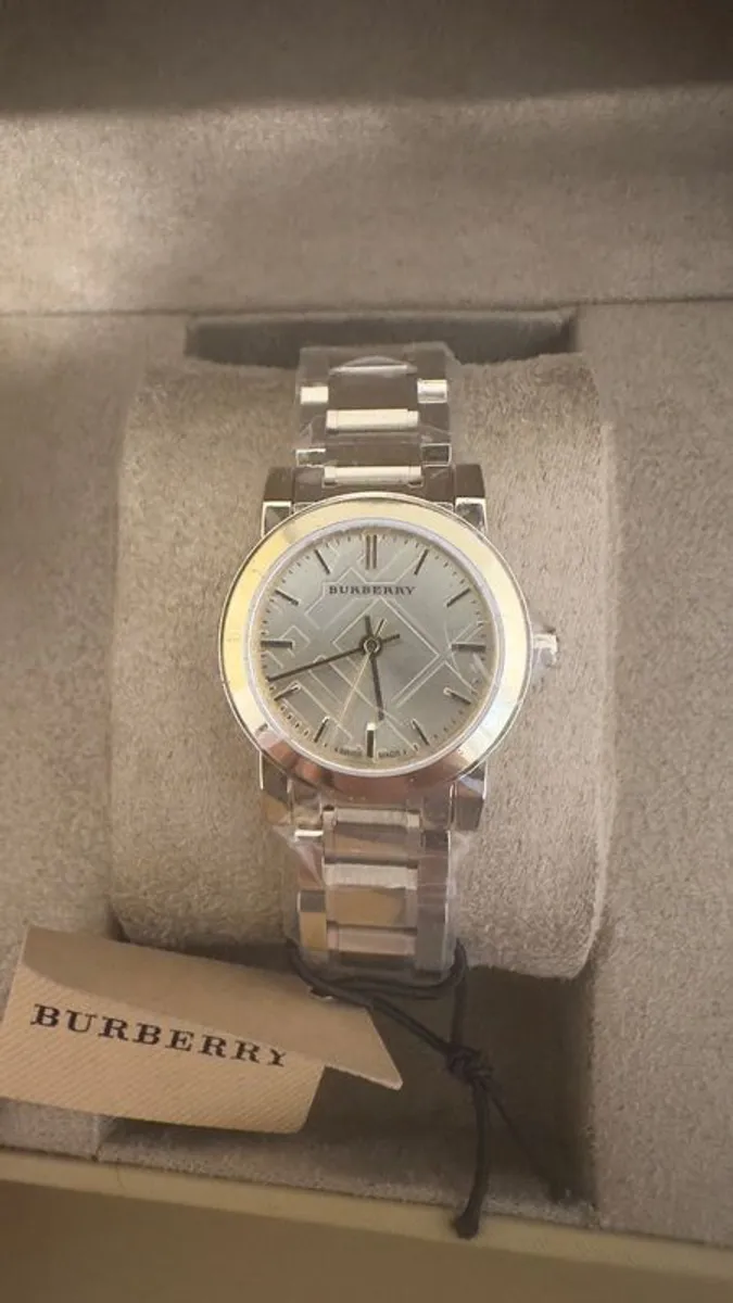 Burberry Ladies Watch, City Gold, Brand New - Image 3