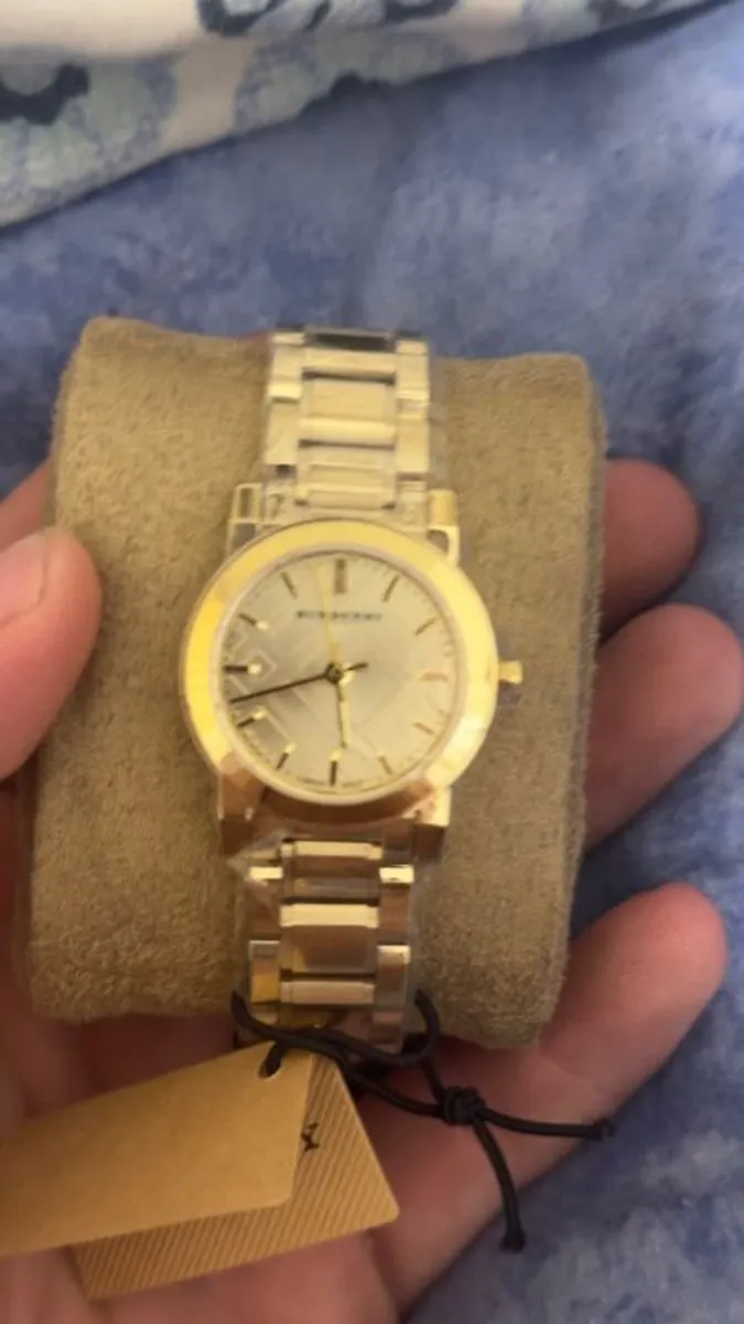 Burberry Ladies Watch, City Gold, Brand New - Image 4