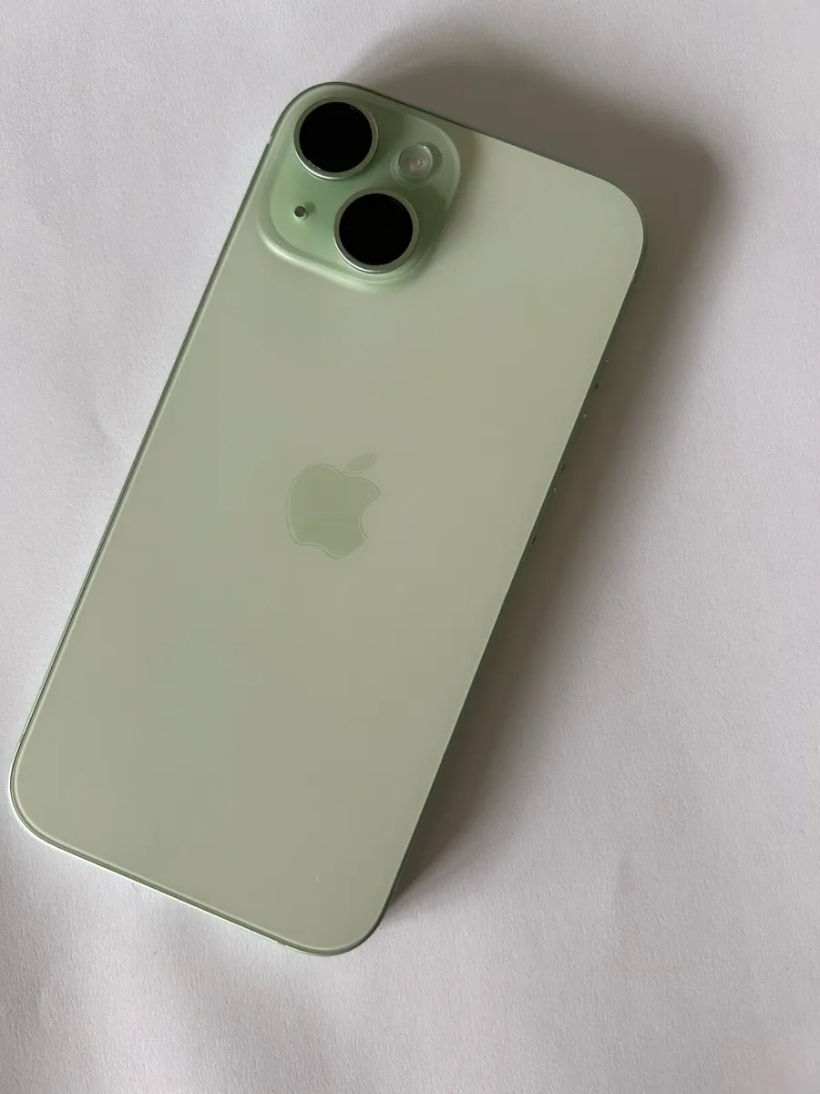 iPhone 15 - Image 1