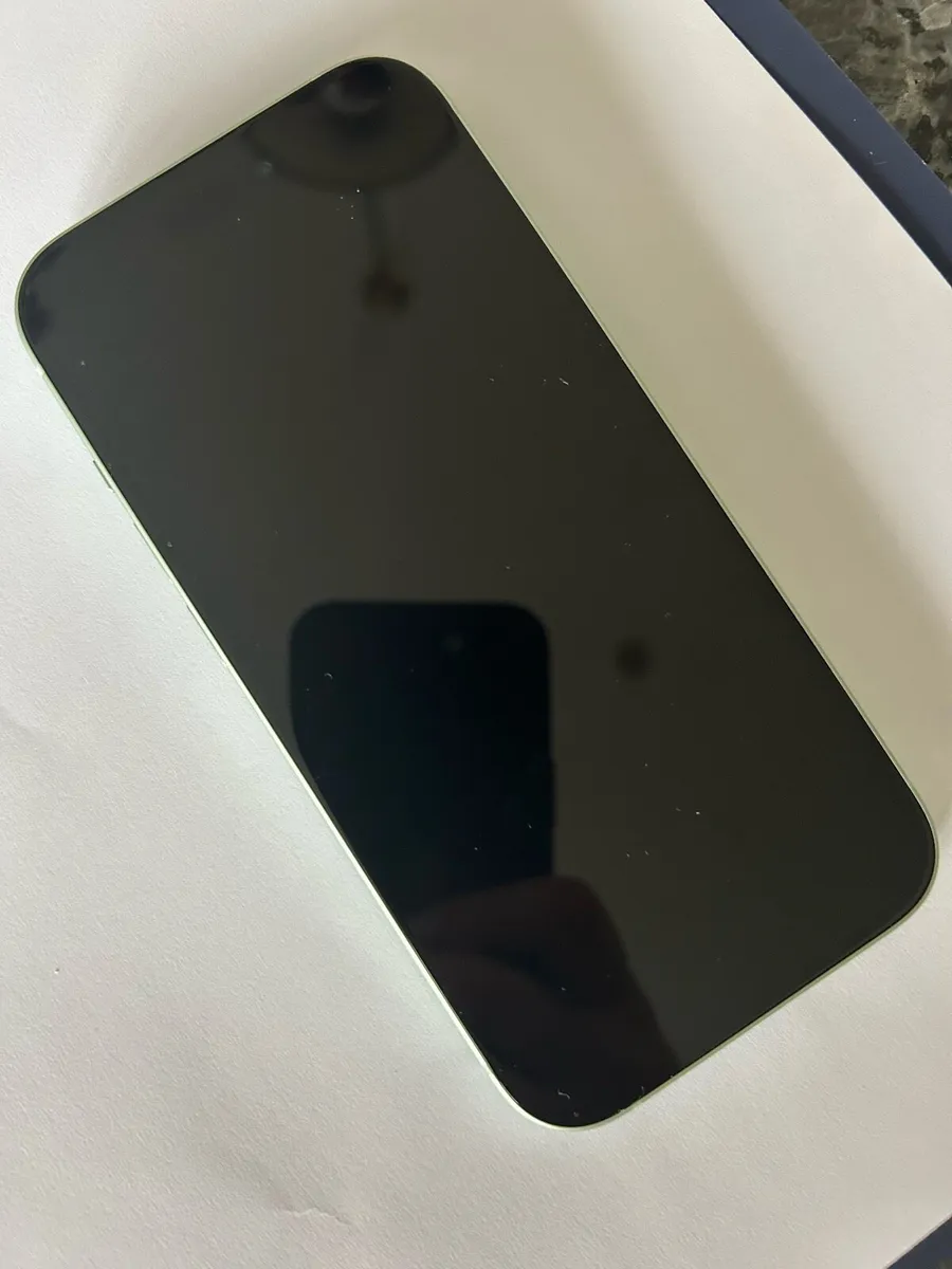 iPhone 15 - Image 3