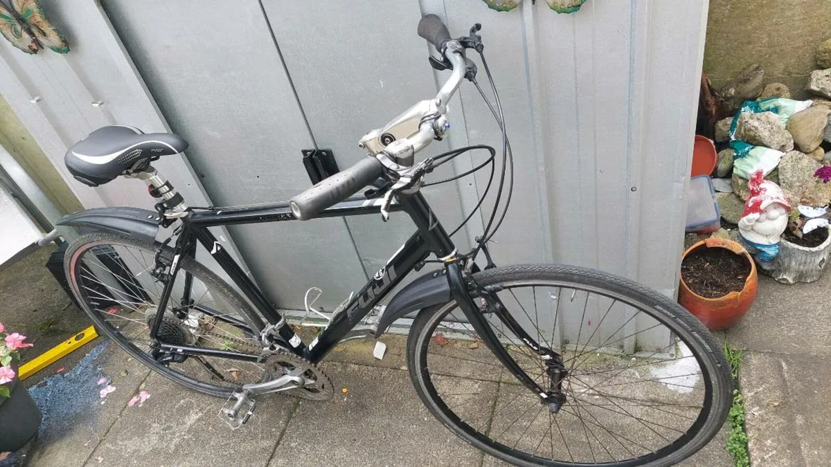 Fuji Absolute Road Bike - Image 3