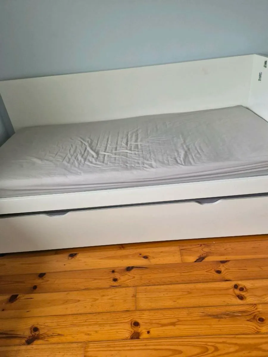 Bed - Image 1