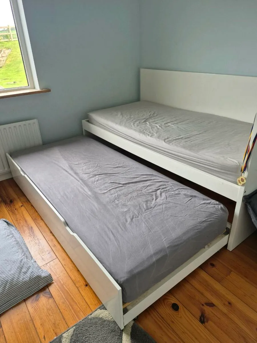 Bed - Image 2