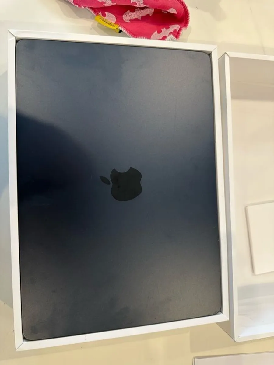 Mac book Air - Image 4