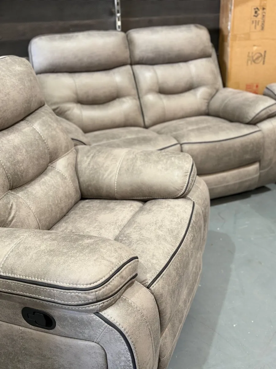 Recliners - Image 4