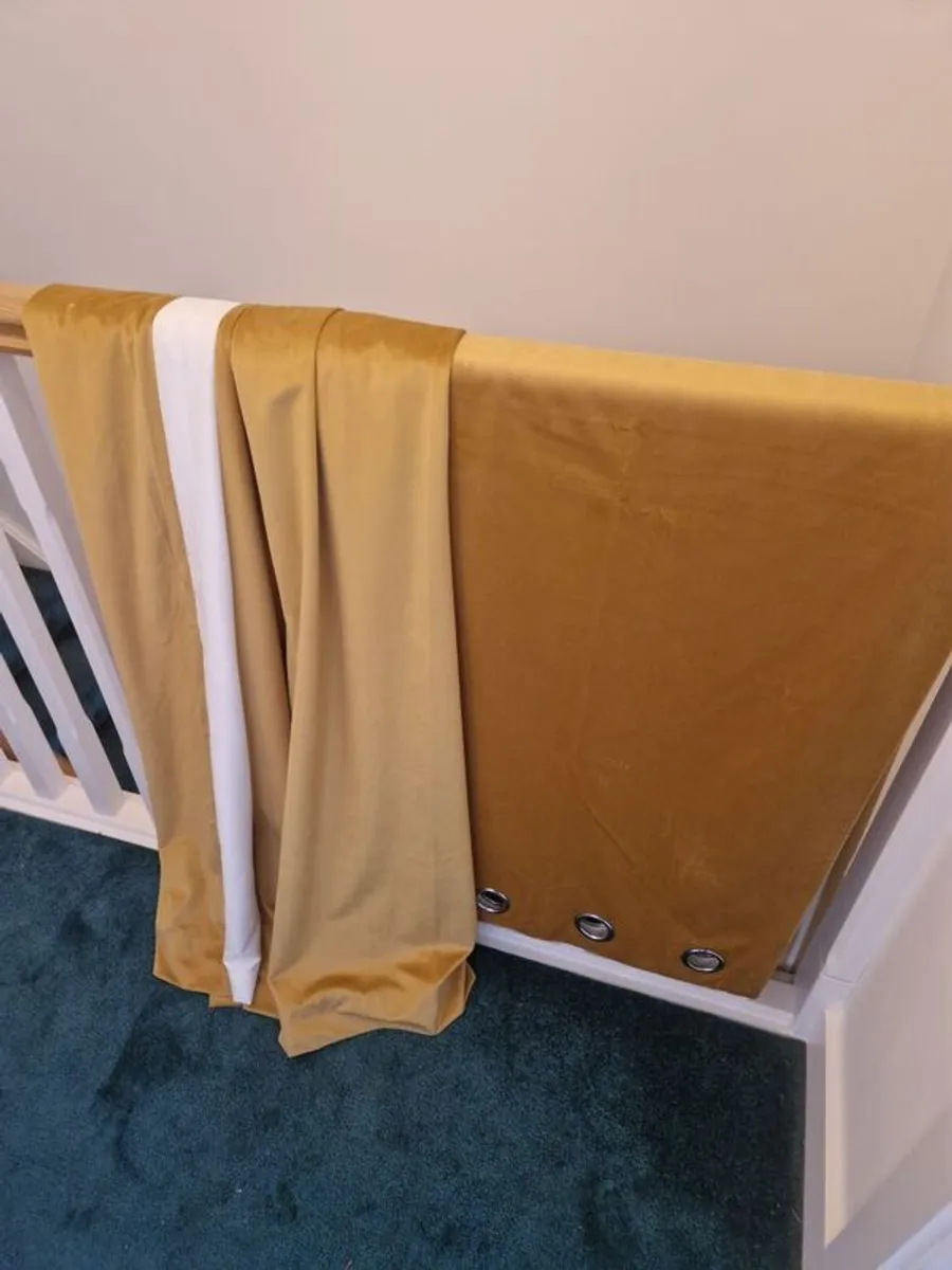 Dark Orche/Gold curtains 218 x 229cm - Image 1