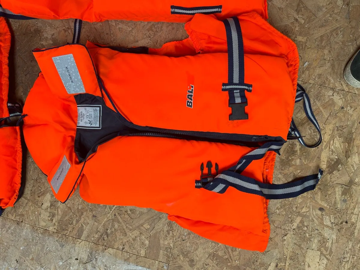 Life jackets - Image 2