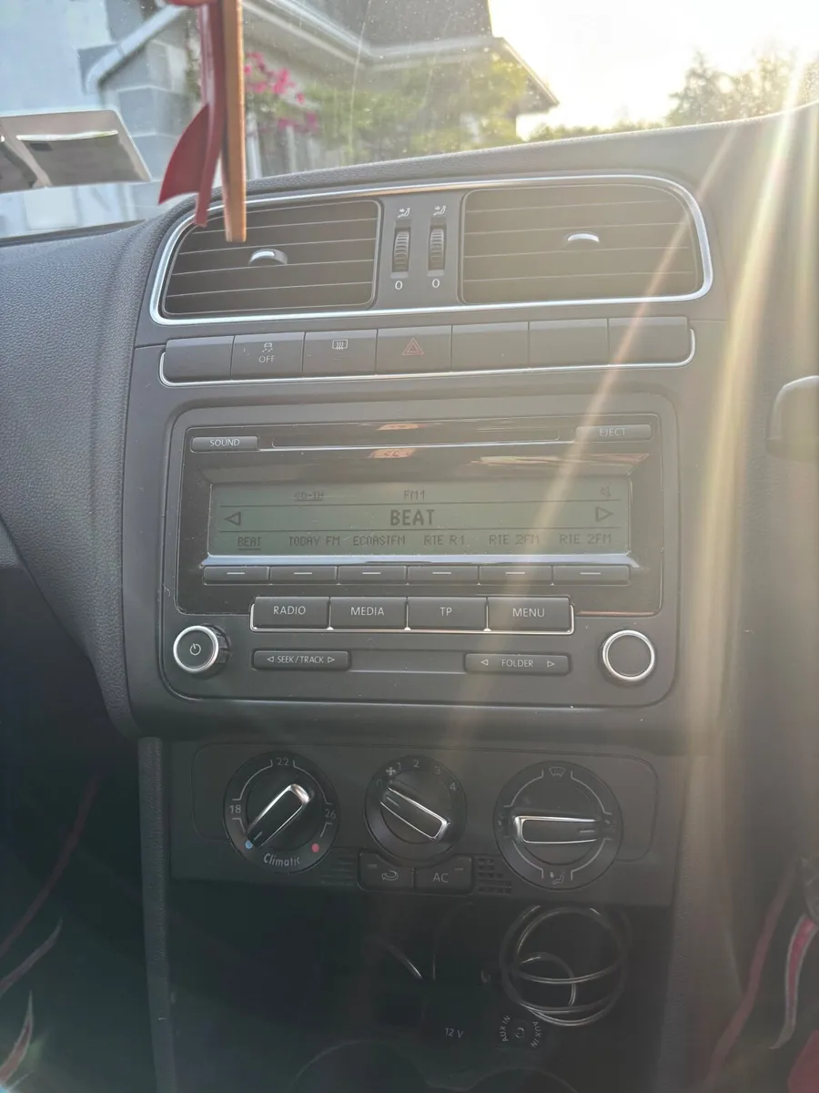 Volkswagen Polo 2010 - Image 2