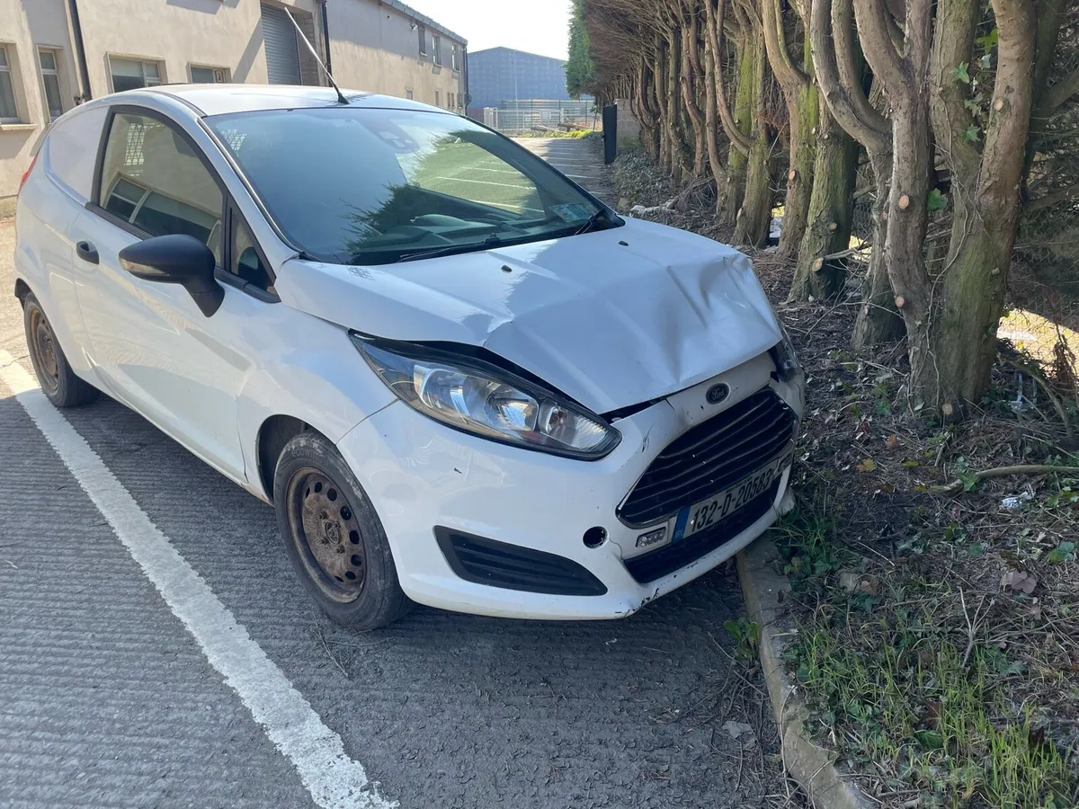 Ford Fiesta van - damaged - Image 1