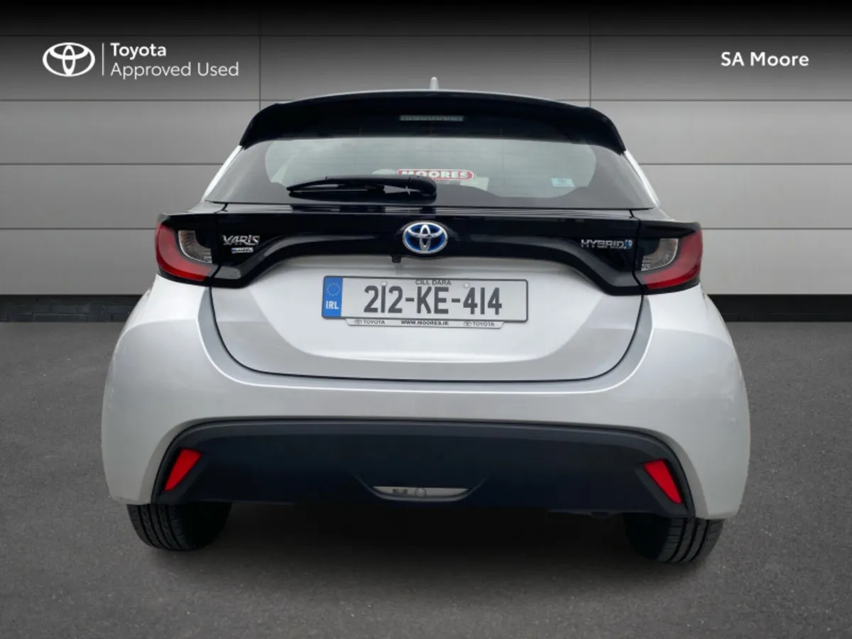 Toyota Yaris HYBRID LUNA - Image 4