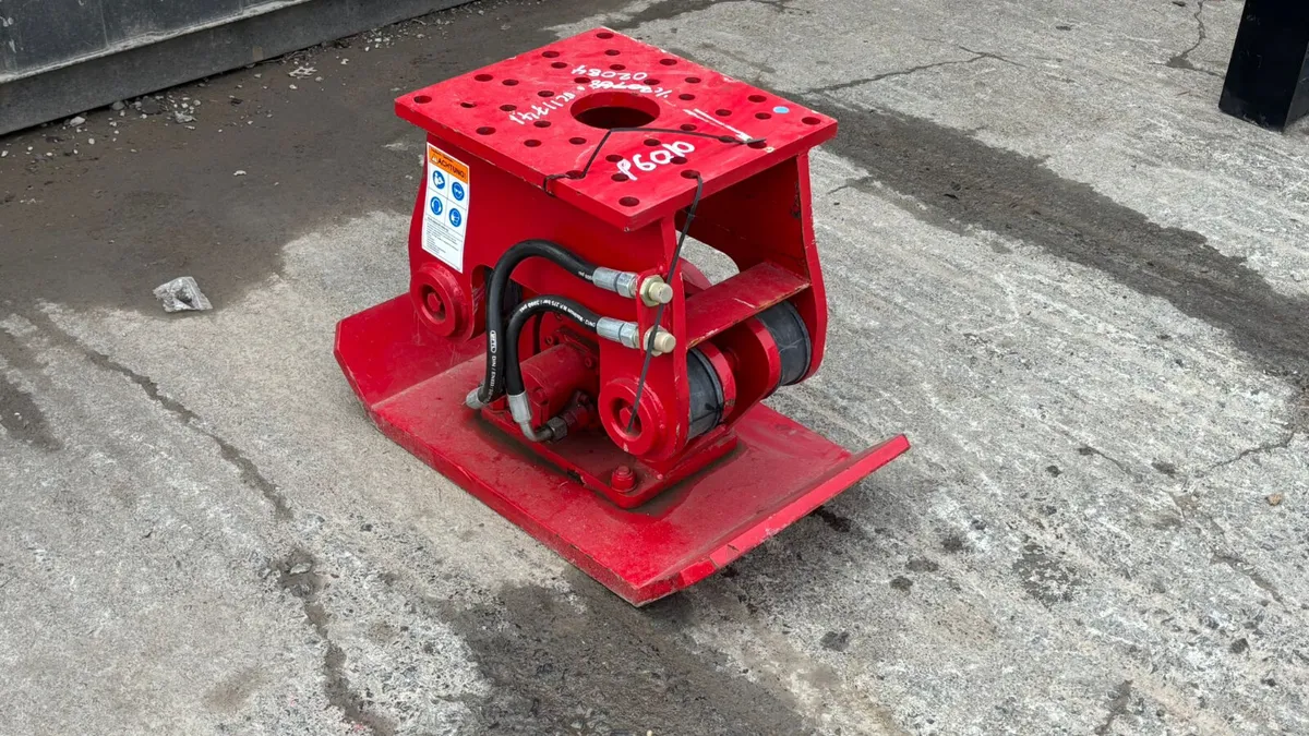 Hesselberg VP3000 Hydraulic Compaction Plate - Image 1