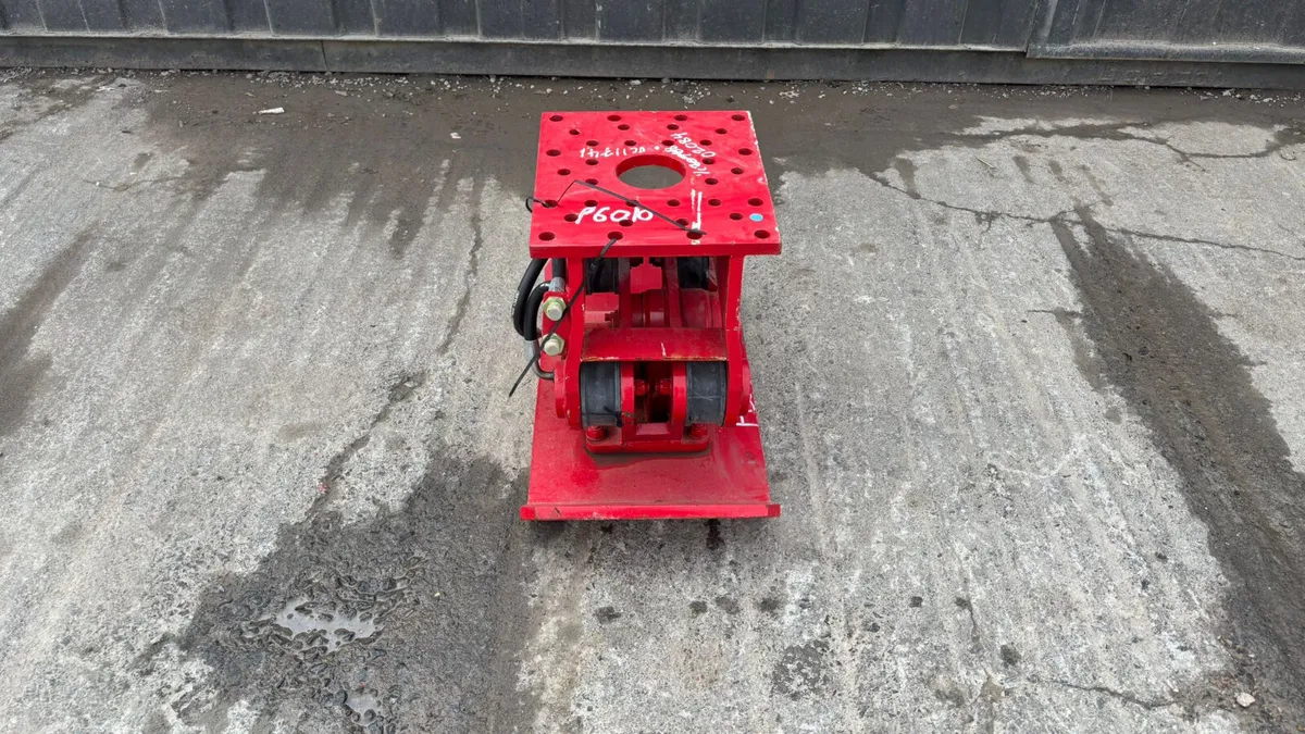 Hesselberg VP3000 Hydraulic Compaction Plate - Image 2