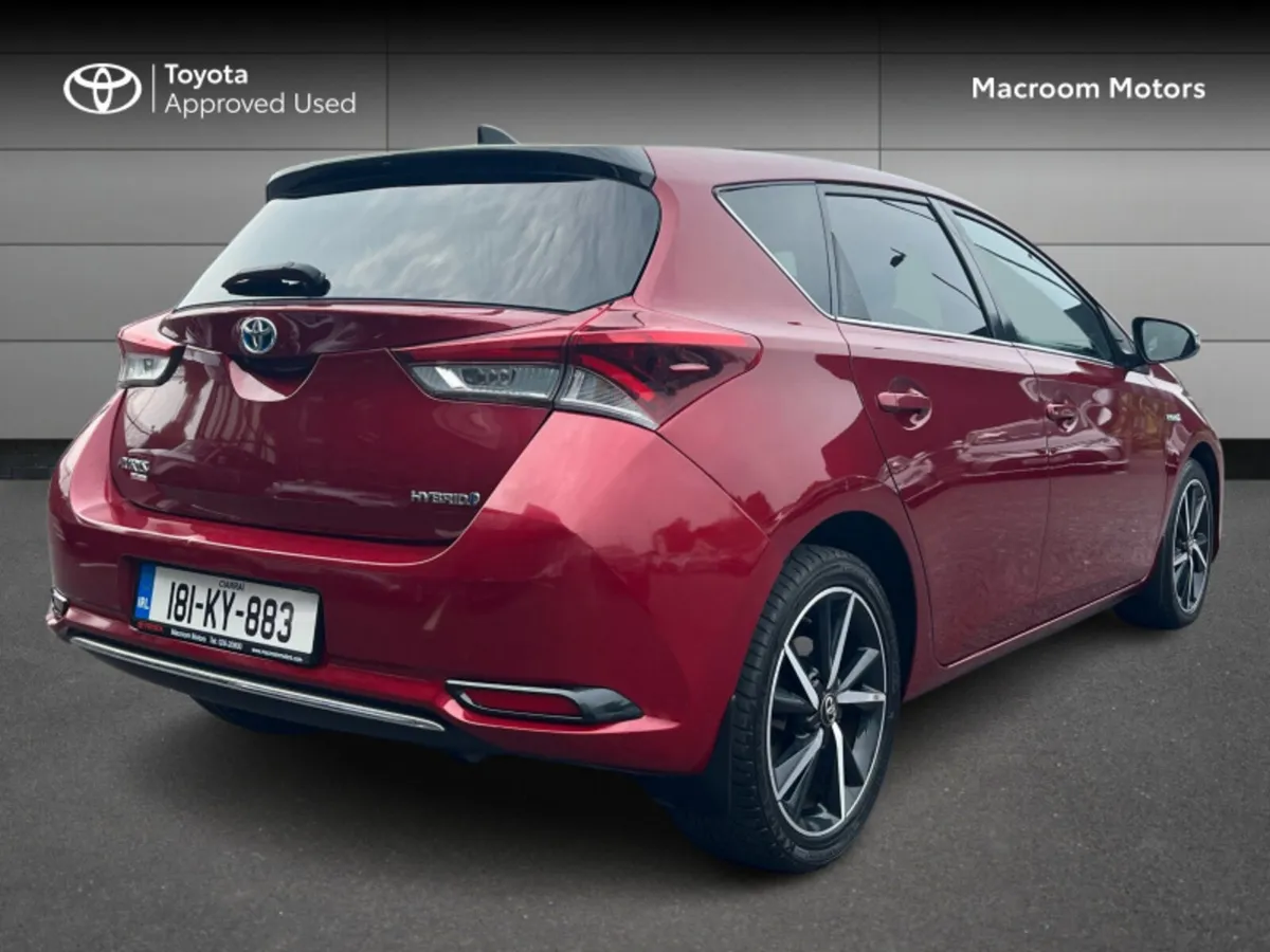Toyota Auris HYBRID LUNA SPORT 4DR AUTO - Image 2