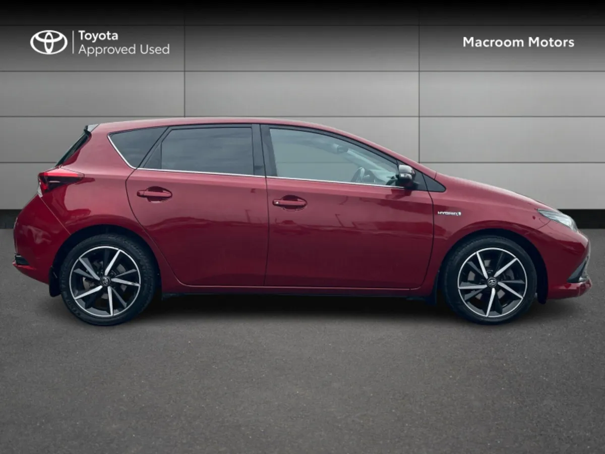 Toyota Auris HYBRID LUNA SPORT 4DR AUTO - Image 3
