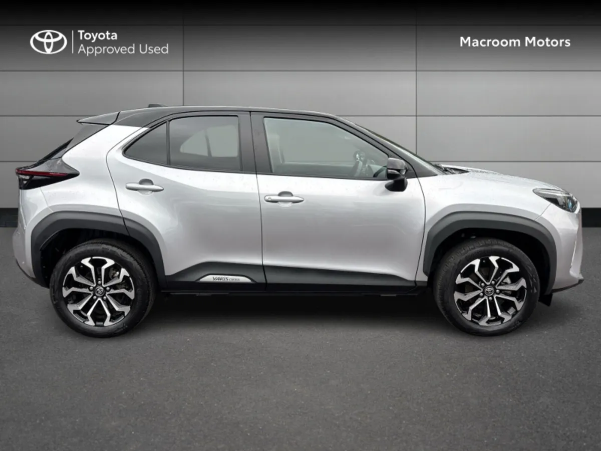Toyota Yaris Cross YARIS CROSS LUNA SPORT - Image 3