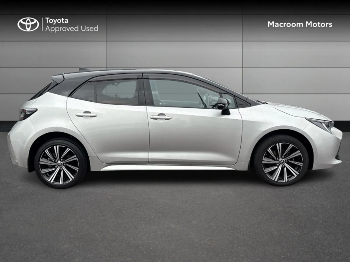 Toyota Corolla L/SPORT HB 4DR AUTO HYBRID - Image 3