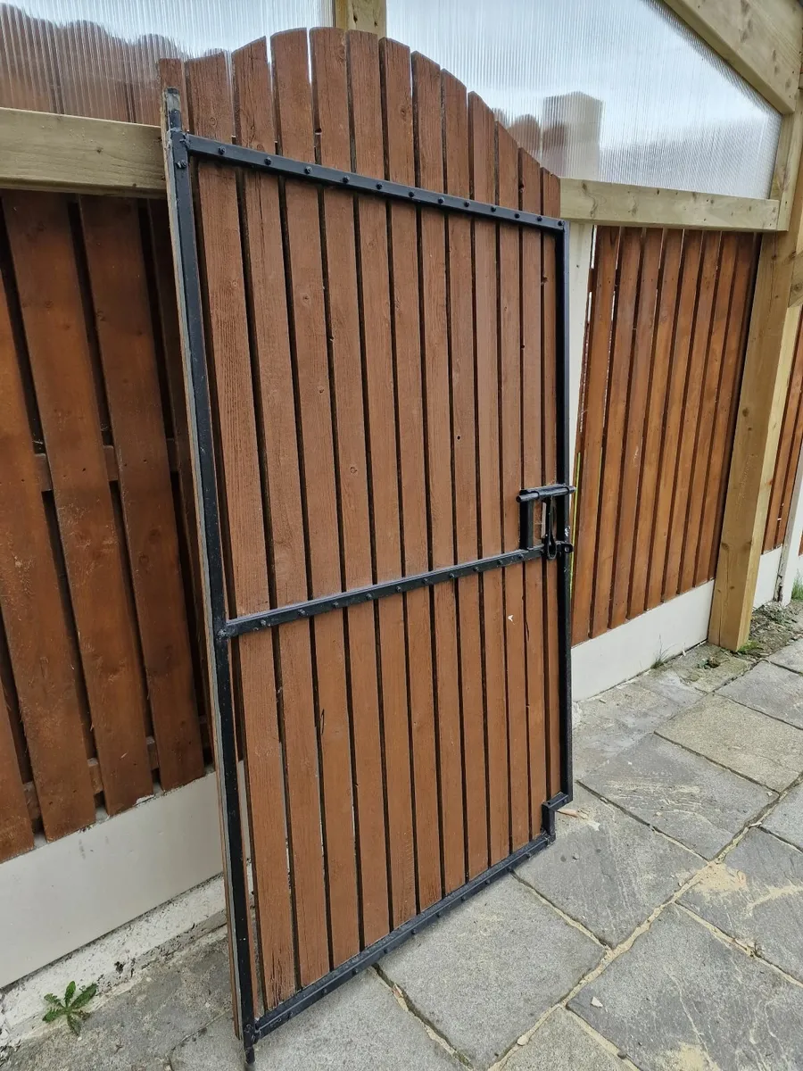 Site gate - Image 1