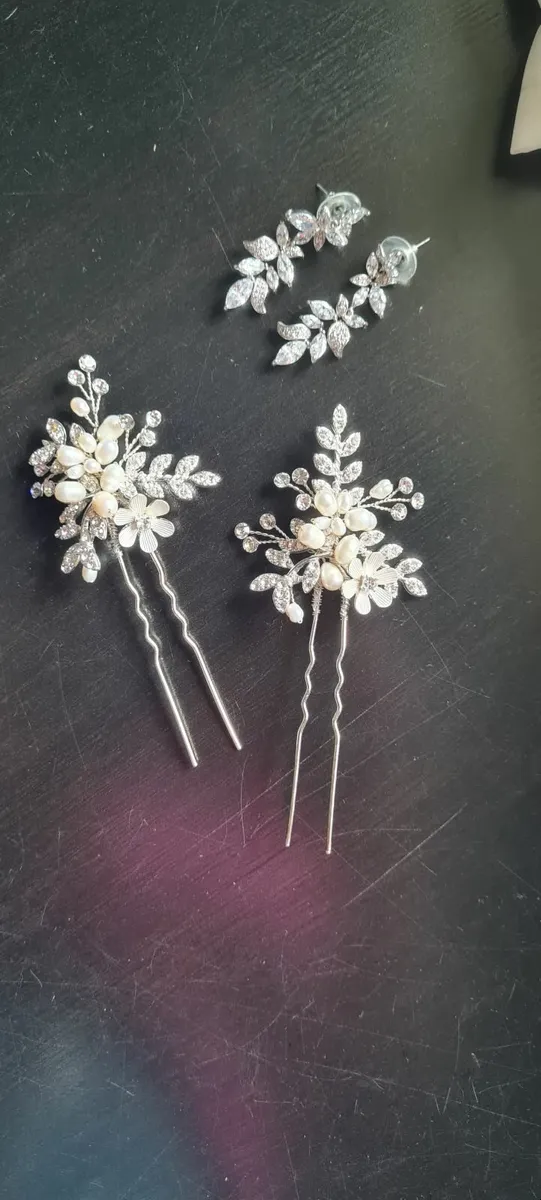 Bridal accessories - Image 1