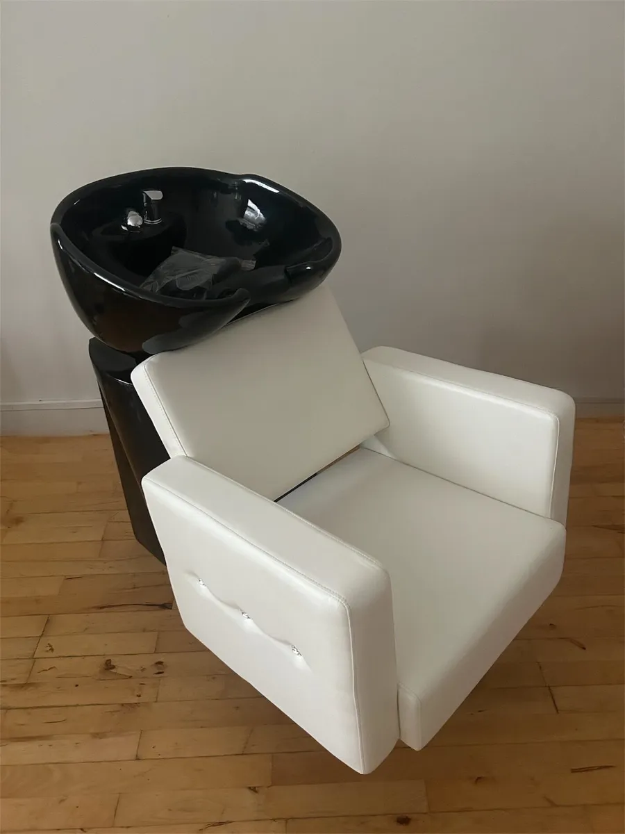 Salon Equipment/ 2 Chairs + backwash unit - Image 3