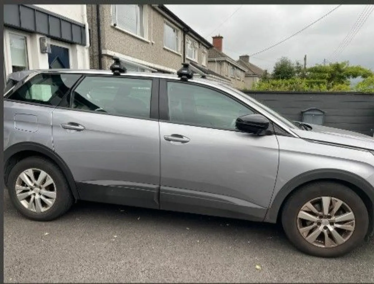 Peugeot 5008 2022 - Image 2