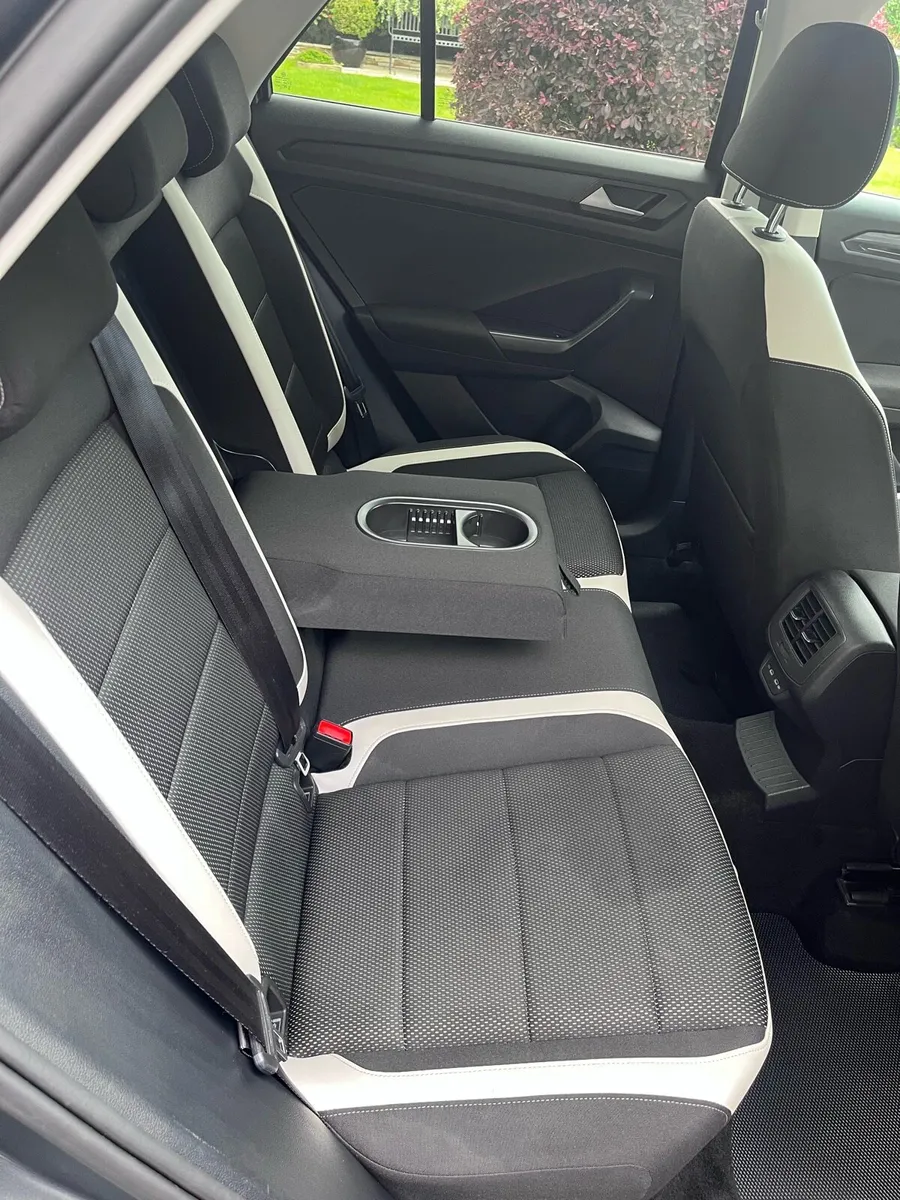 Volkswagen T-Roc 2021 - Image 4