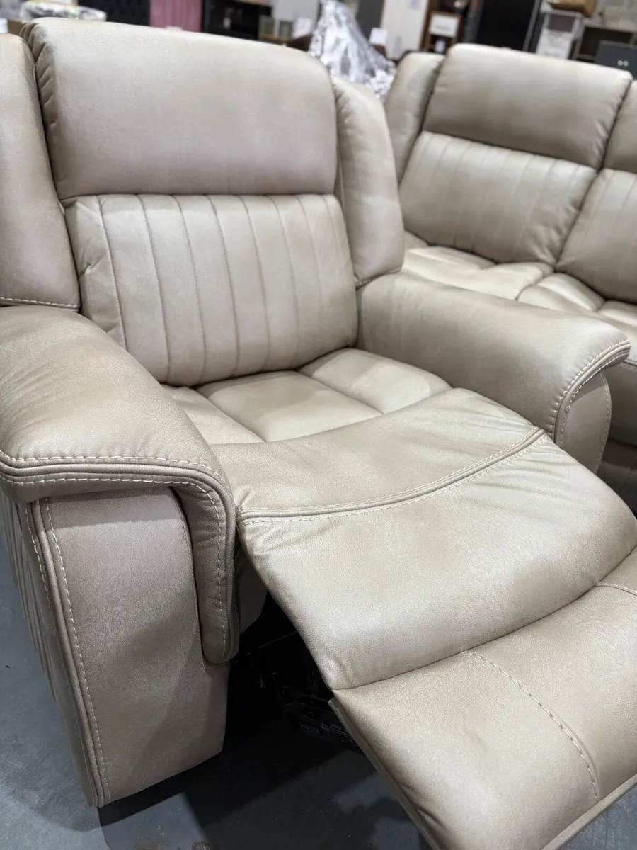 Luxury Recliners - Image 3