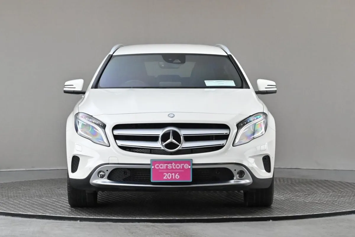 Mercedes-Benz GLA Class GLA 180  powered Tailgate - Image 2