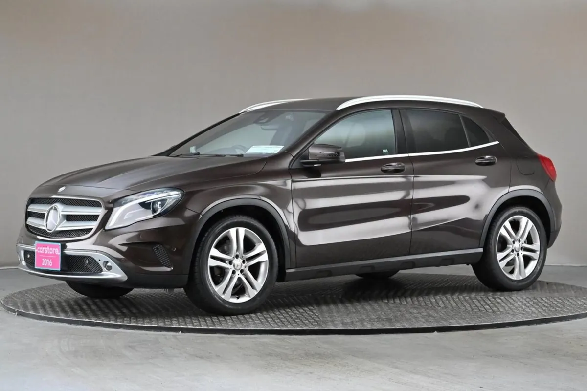 Mercedes-Benz GLA Class GLA 180  half Leather Mem - Image 4