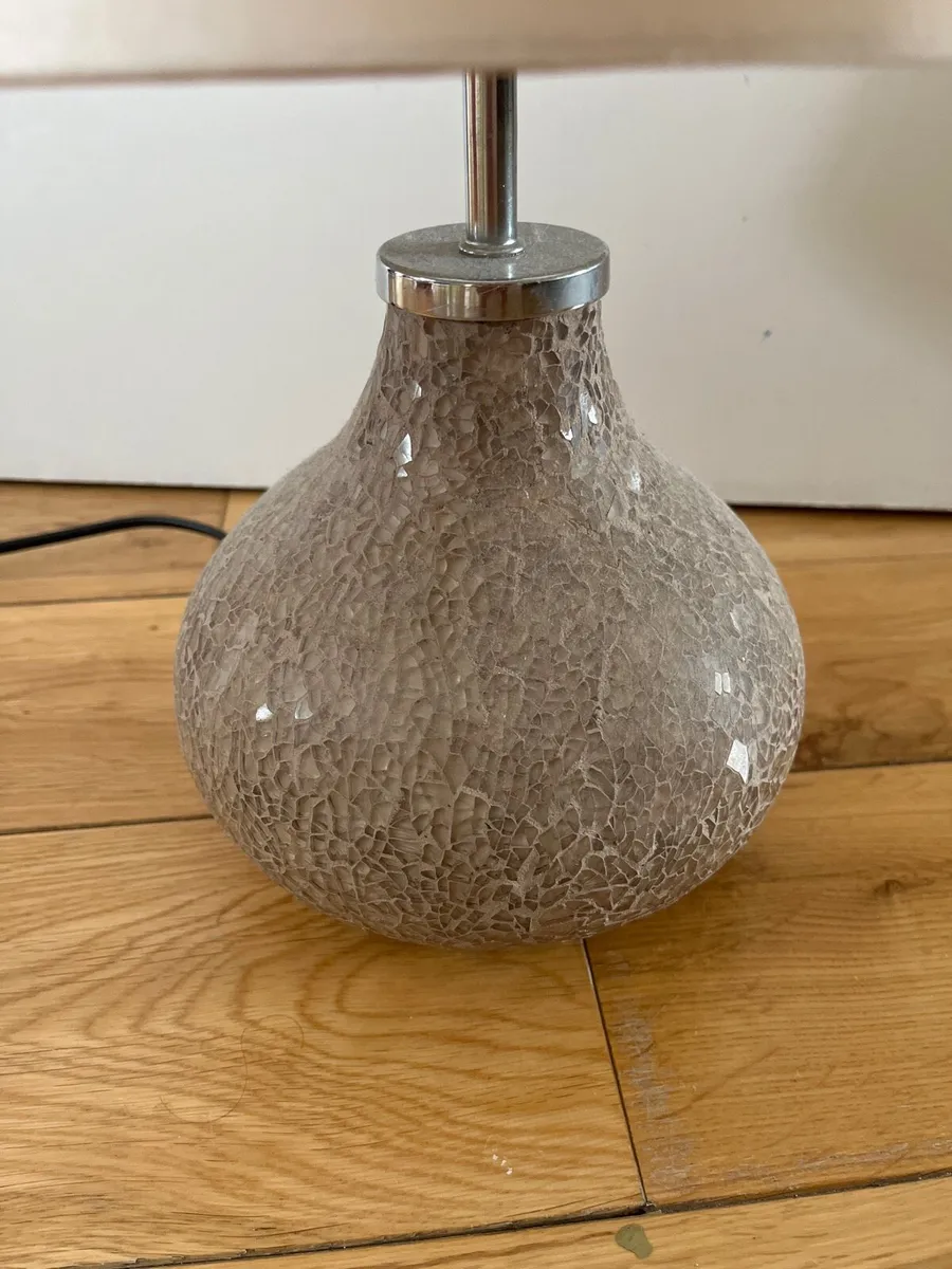 Lamp with shade - Image 3