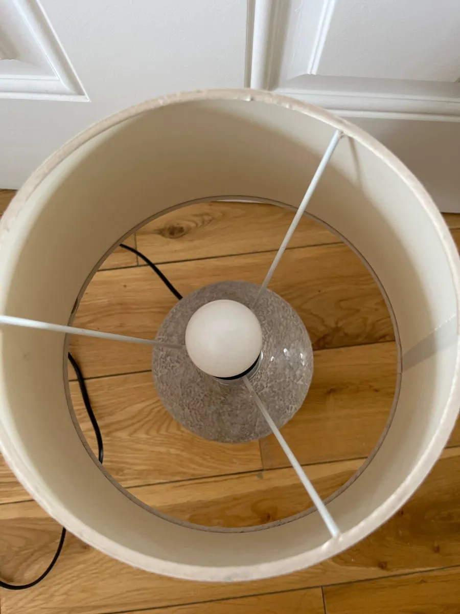 Lamp with shade - Image 4
