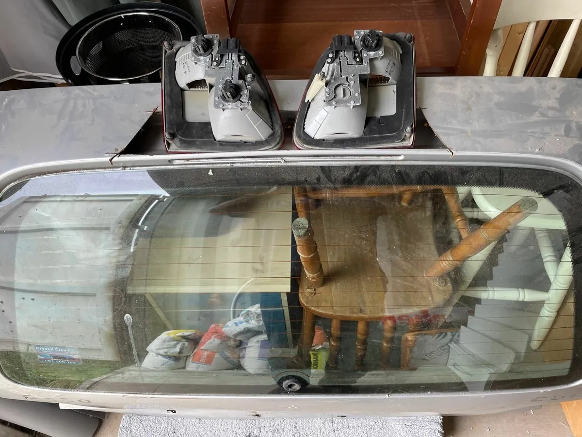 Mercedes 320 Estate rear glass & 2 indicator lamps - Image 2