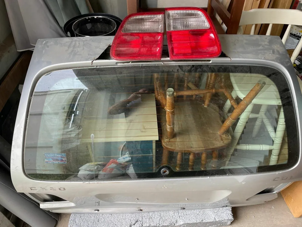Mercedes 320 Estate rear glass & 2 indicator lamps - Image 1