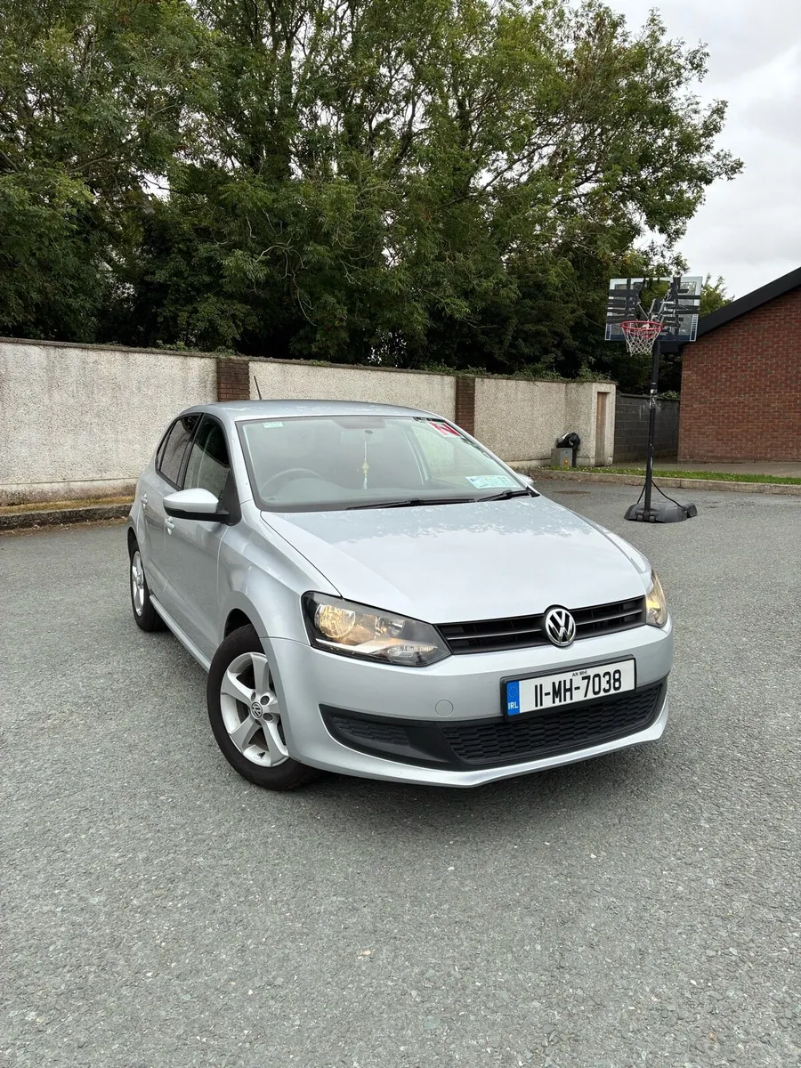 Volkswagen polo 2011 automatic - Image 1