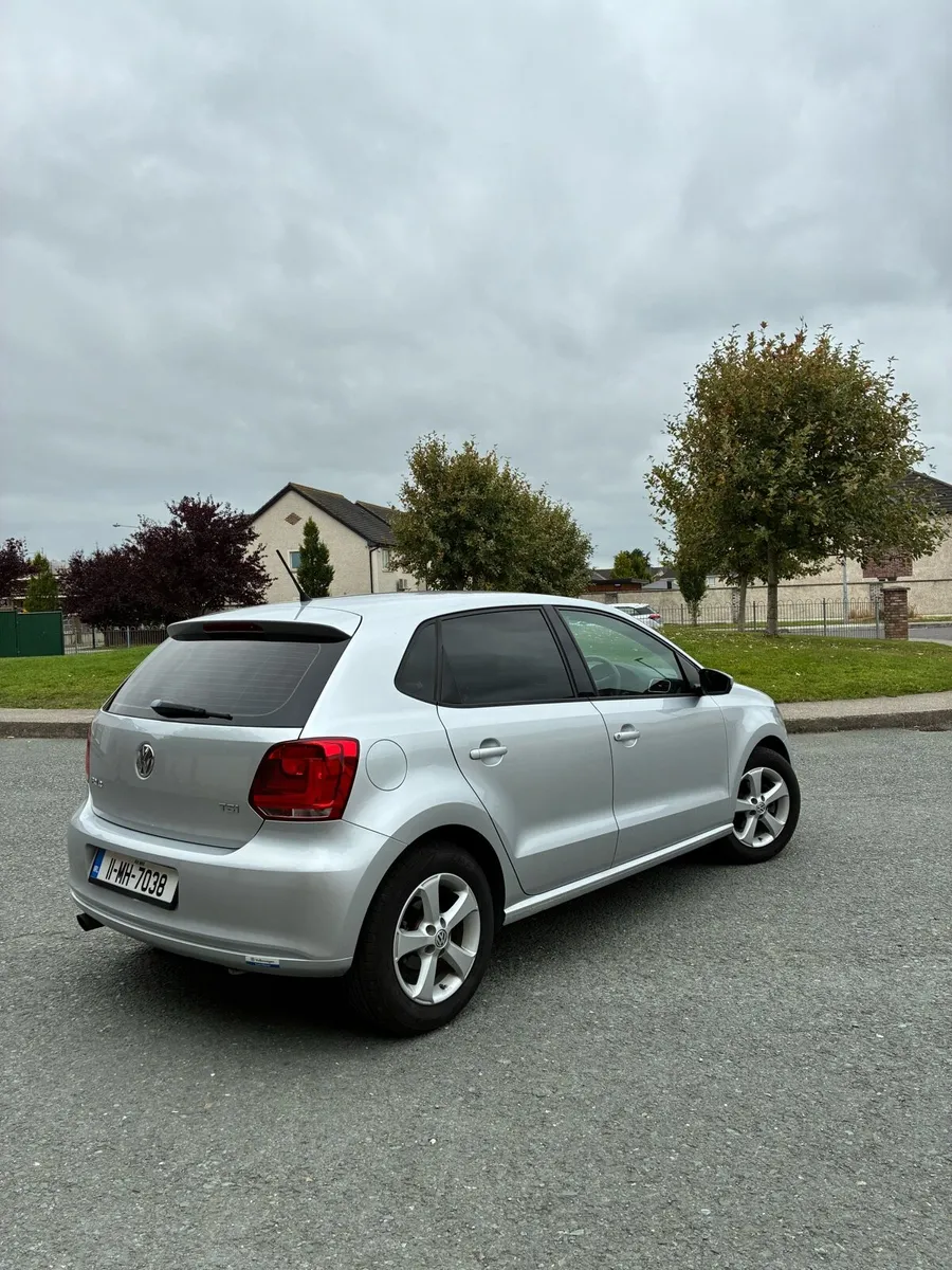 Volkswagen polo 2011 automatic - Image 2