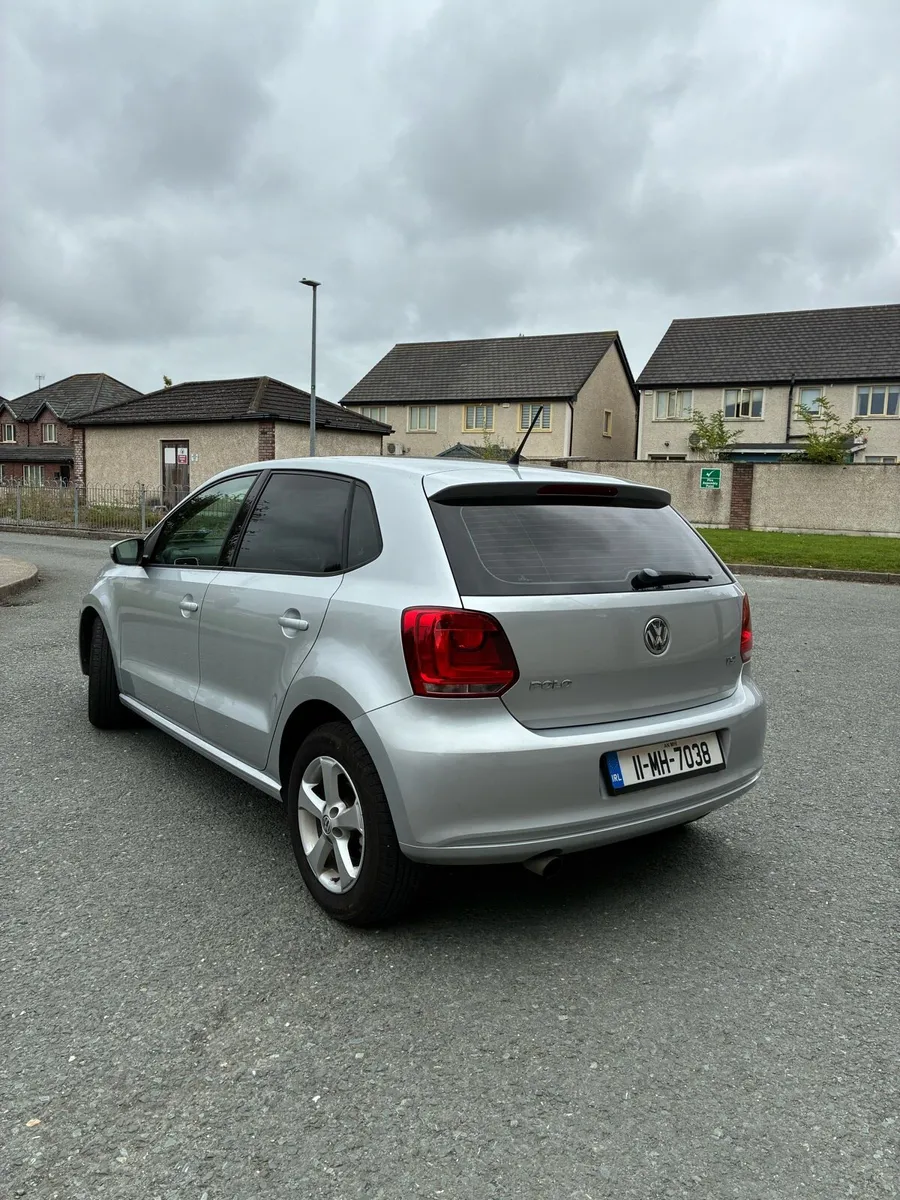 Volkswagen polo 2011 automatic - Image 3