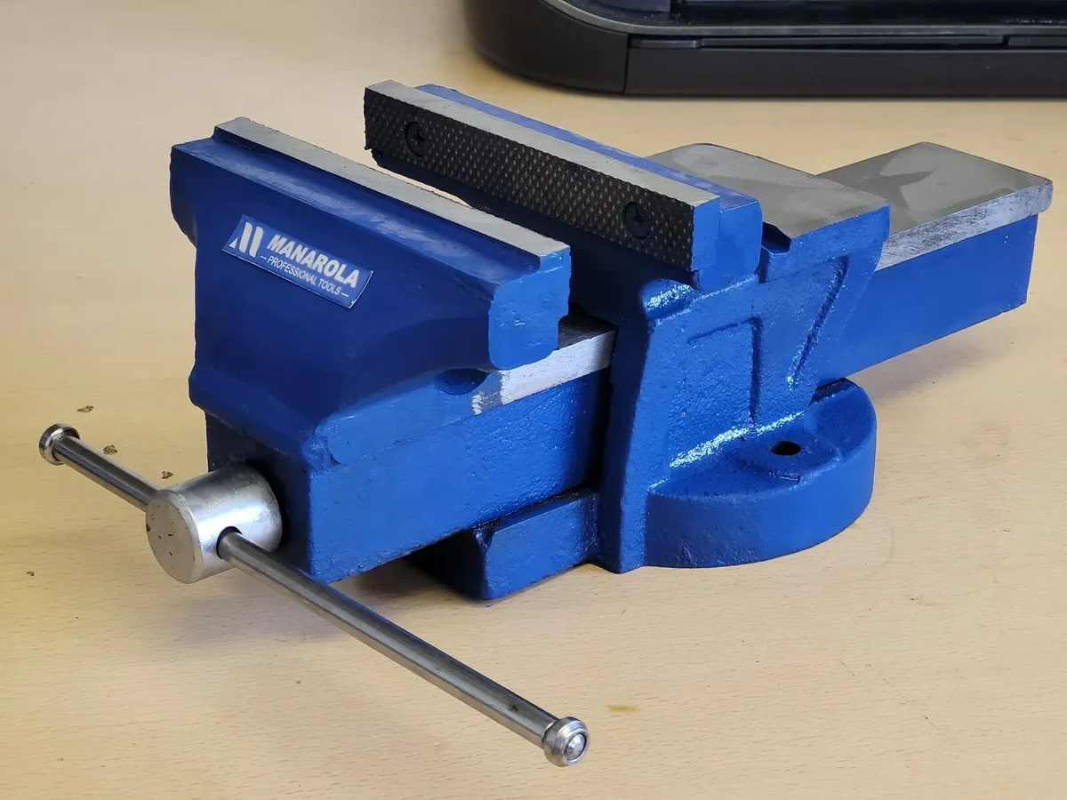 Bench vice
