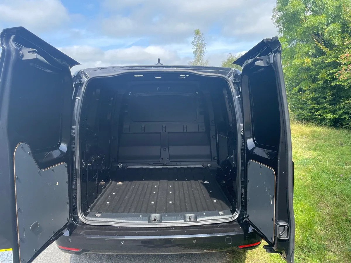 Volkswagen Caddy 2021 - Image 2