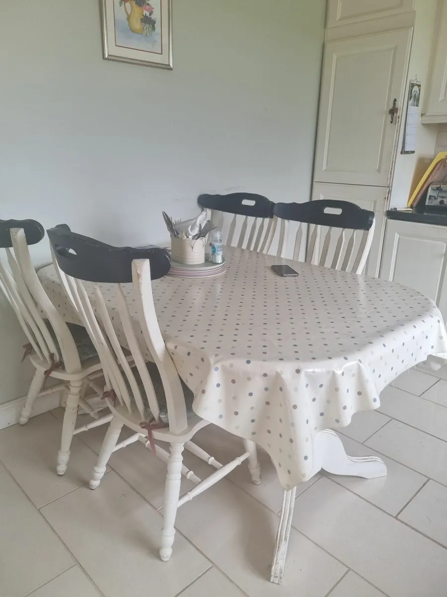 Kitchen Table and Chairs - Image 3