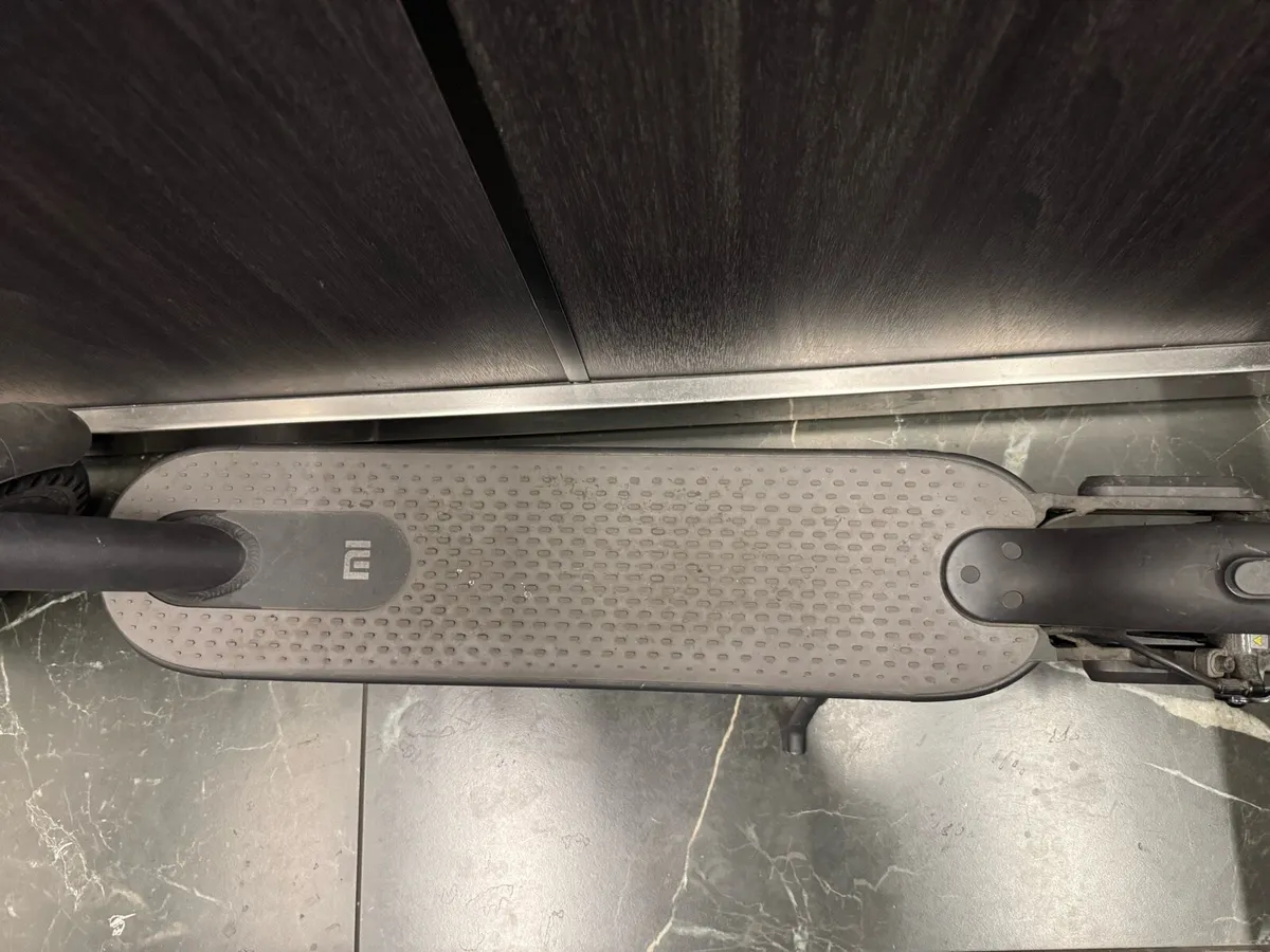 🛴 Mi Electric Scooter 1S – Excellent Condition - Image 2