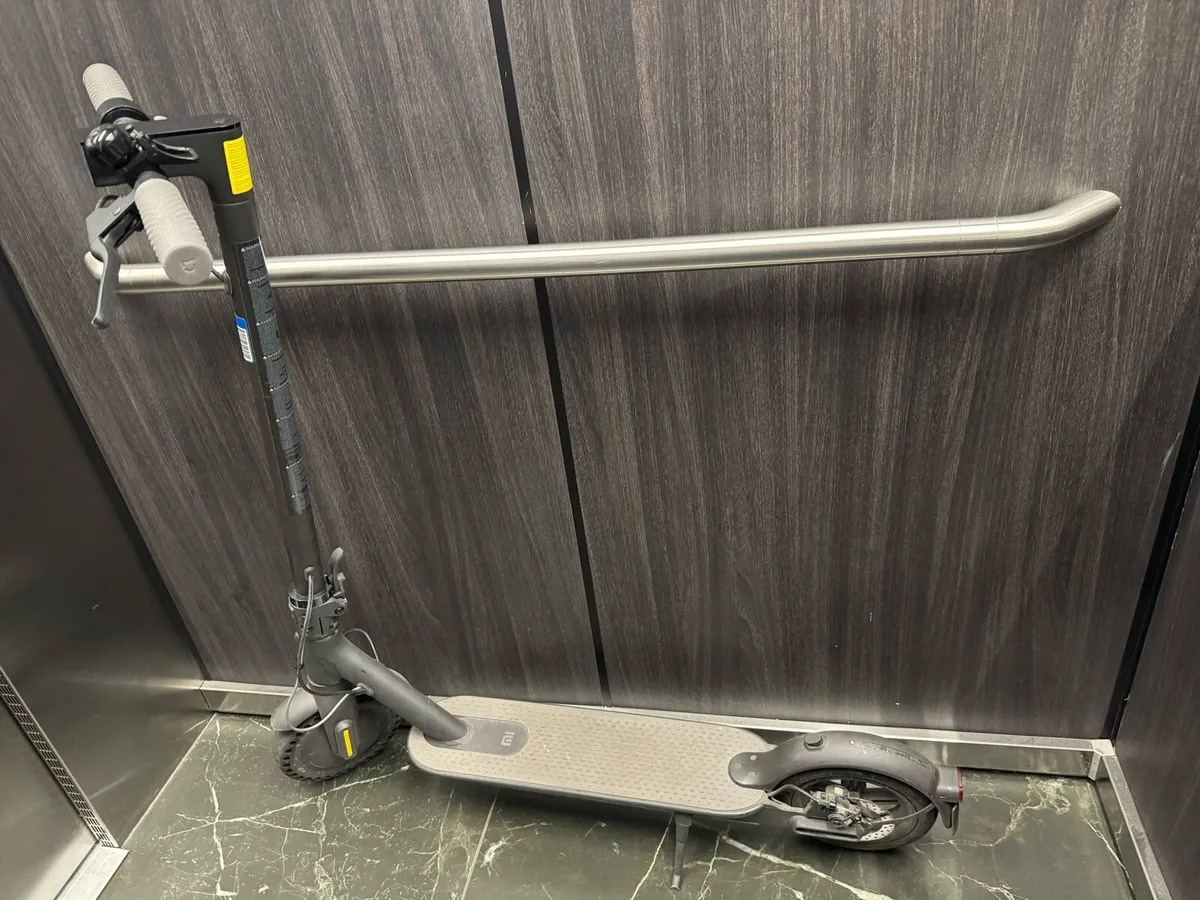 🛴 Mi Electric Scooter 1S – Excellent Condition - Image 3
