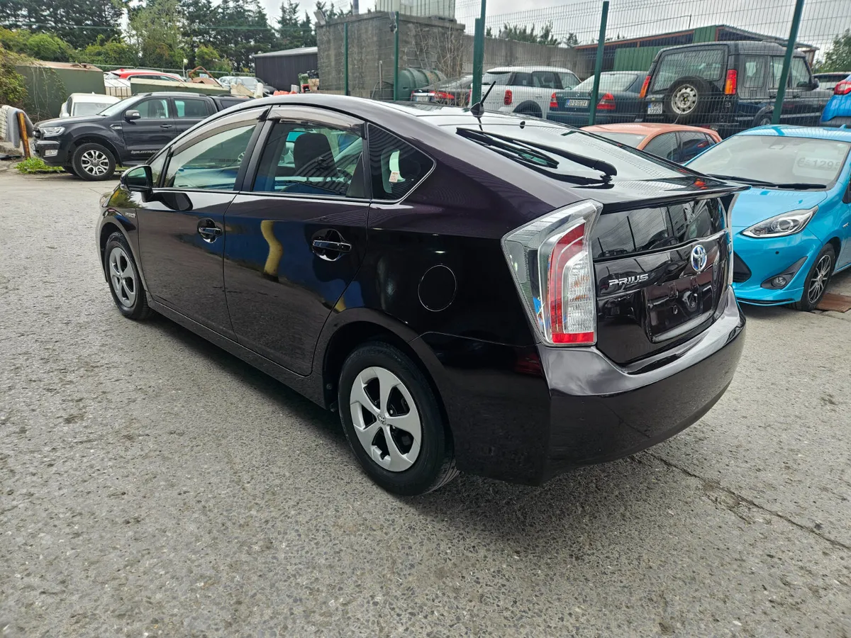 2014 Toyota Prius Hybrid Automatic/ Leather G Spec - Image 4