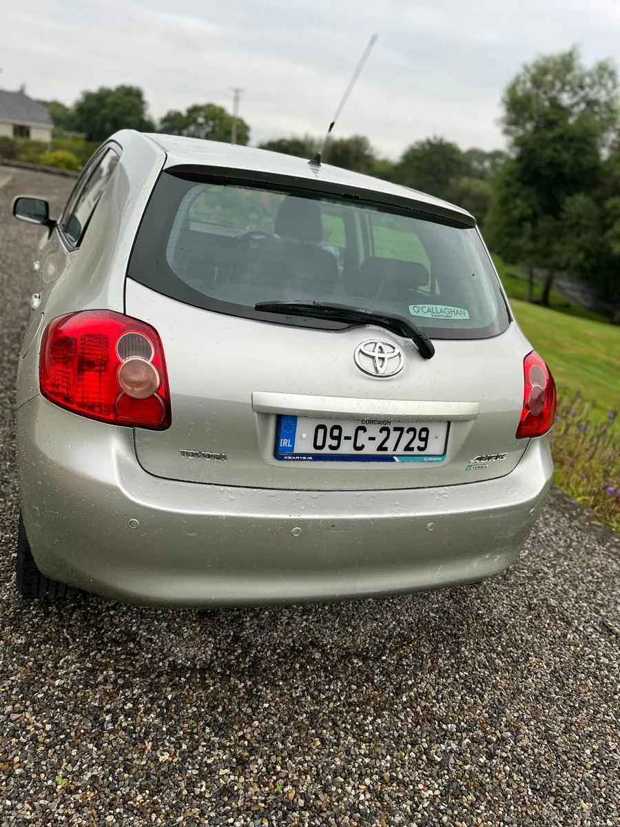 Toyota Auris 2009 - Image 2
