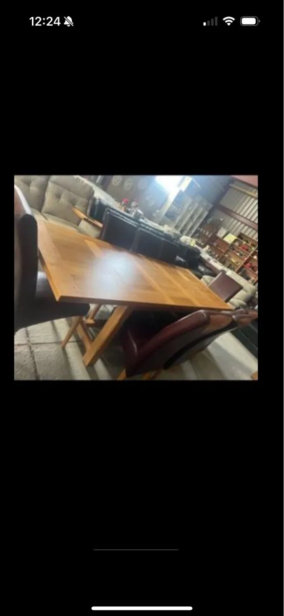 Extendable Oak table and 8 chairs - Image 2