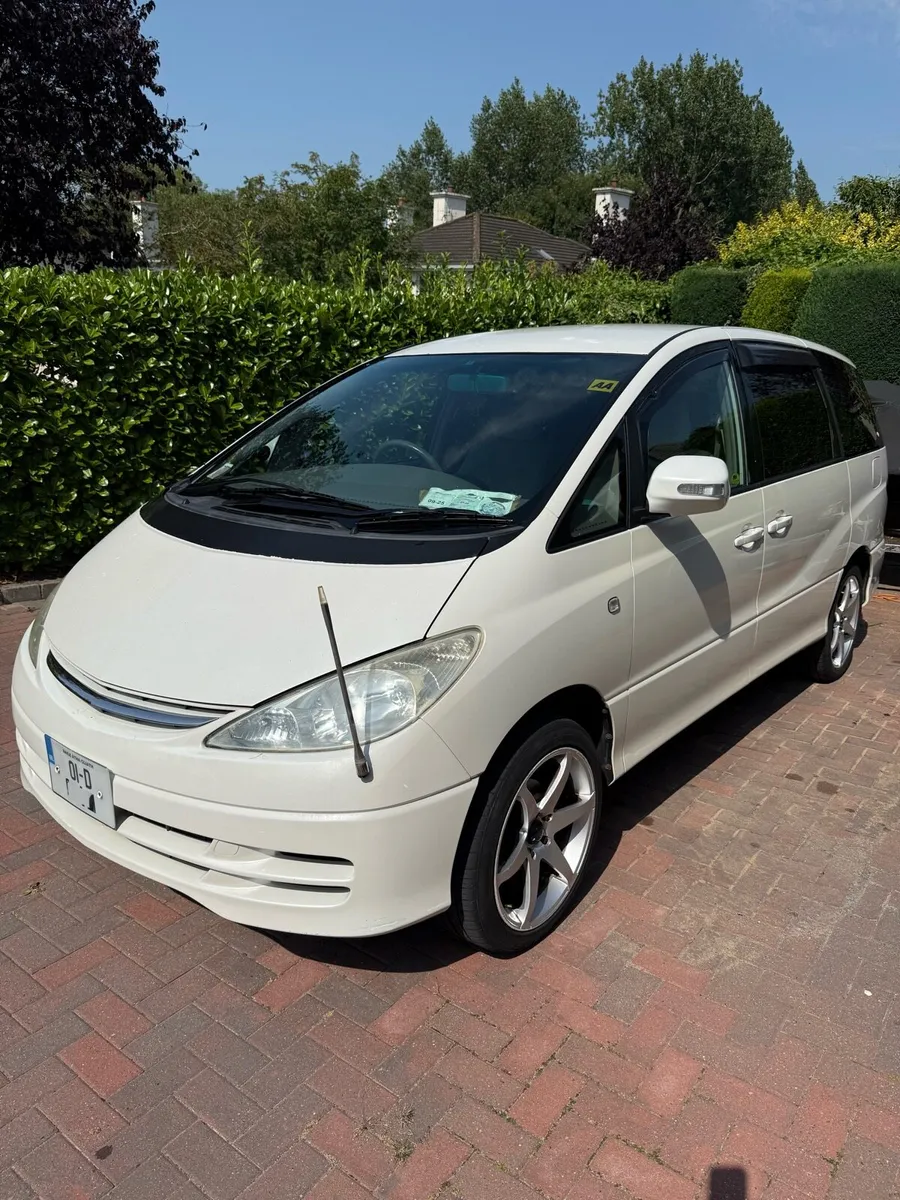 Beautiful Toyota people carrier - Image 1
