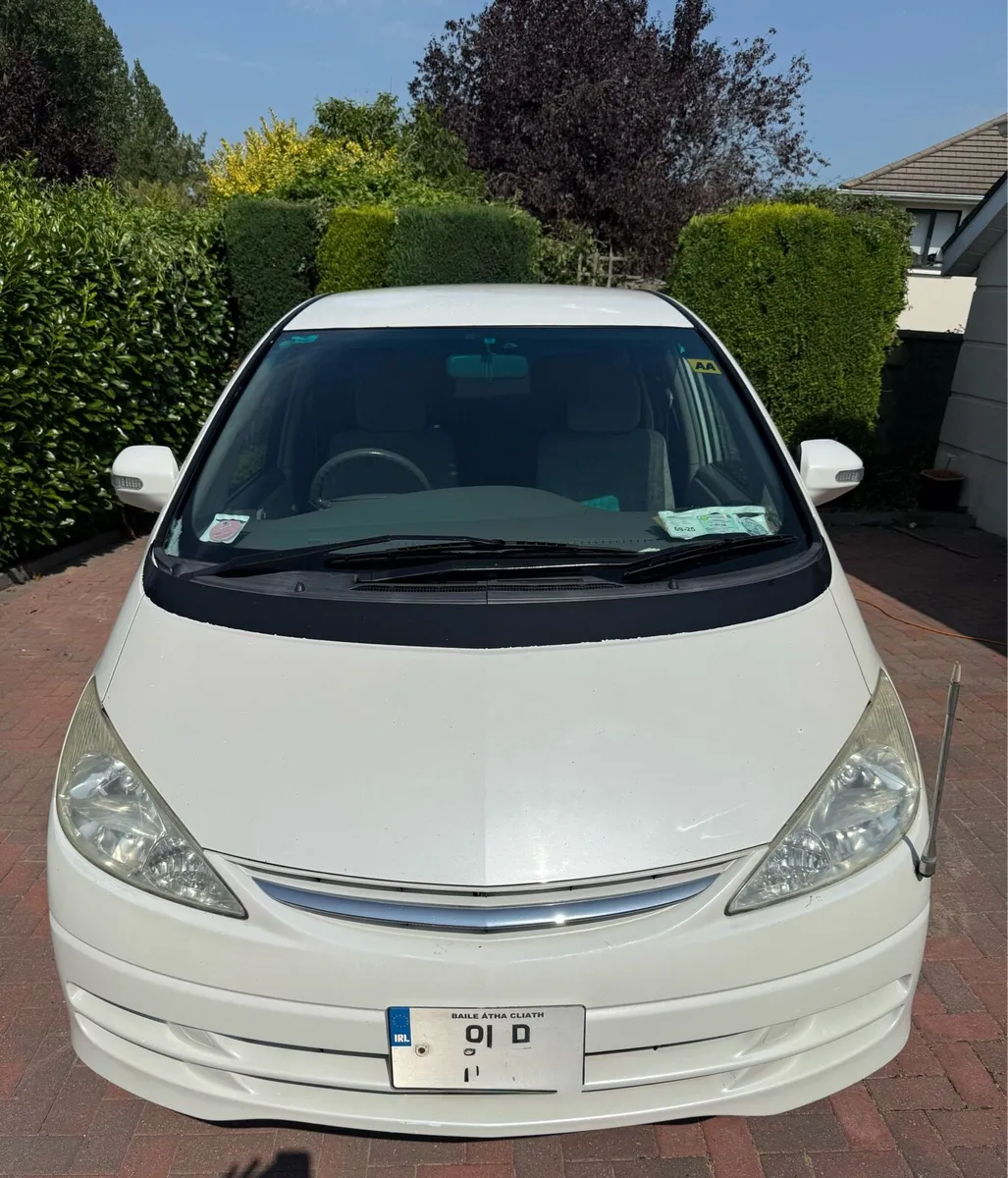 Beautiful Toyota people carrier - Image 2