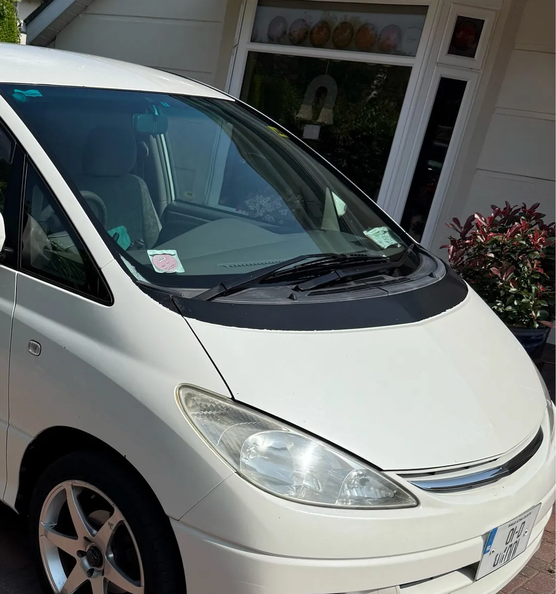 Beautiful Toyota people carrier - Image 3