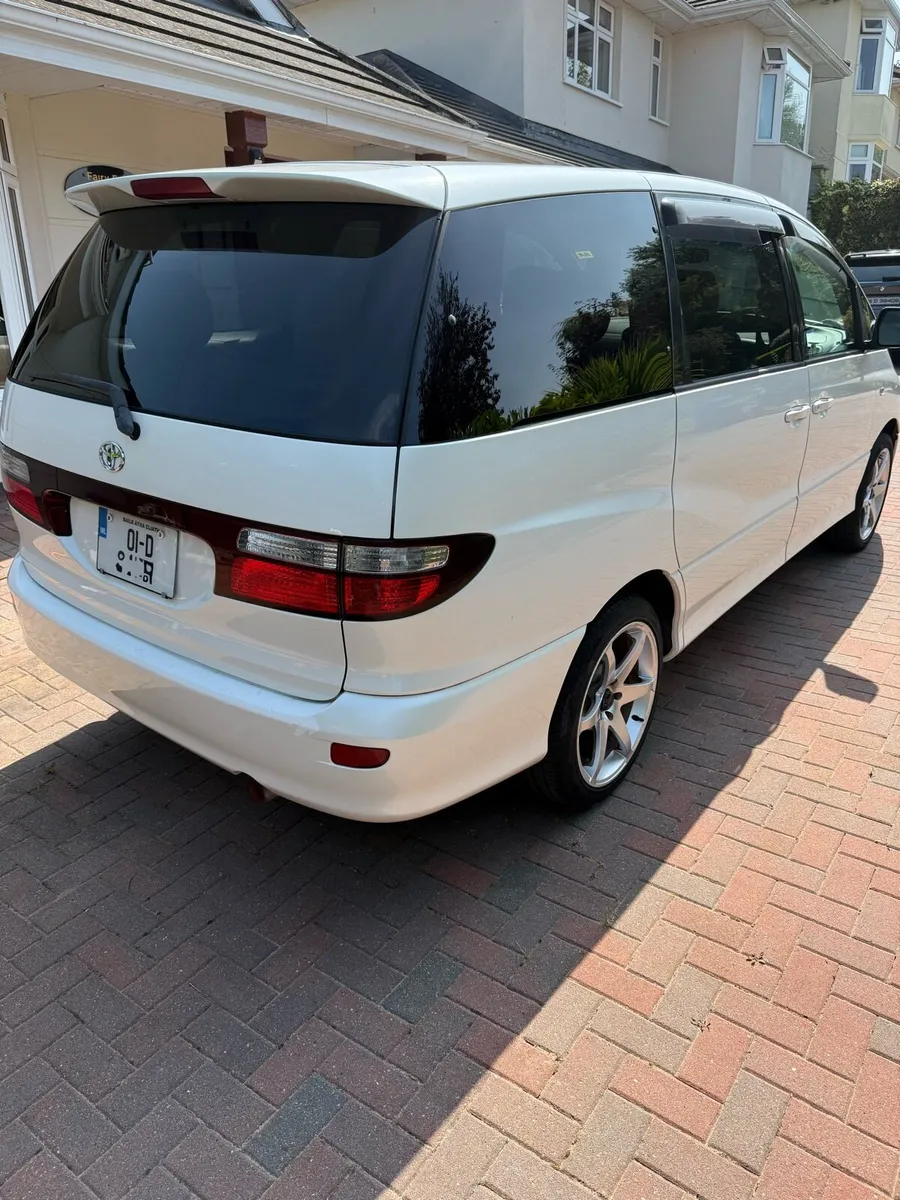 Beautiful Toyota people carrier - Image 4