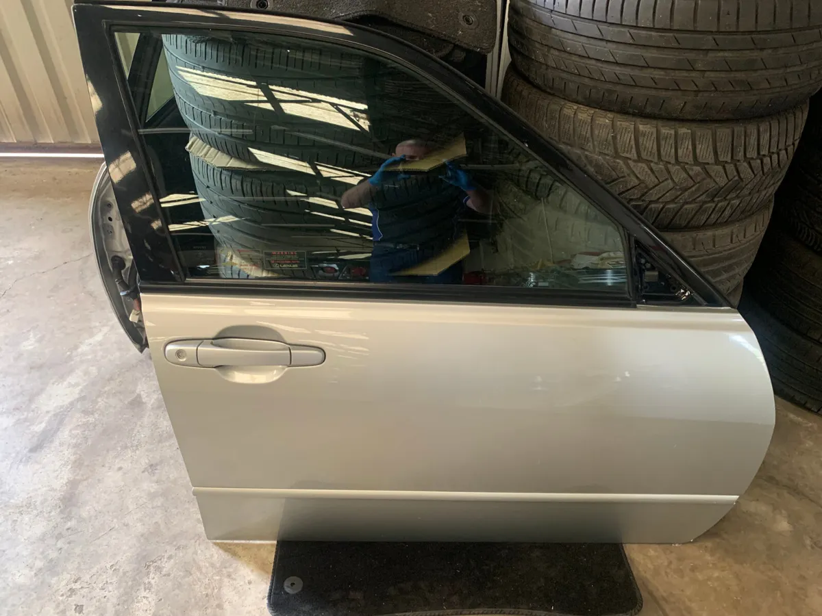 LEXUS IS200 DOORS - Image 3
